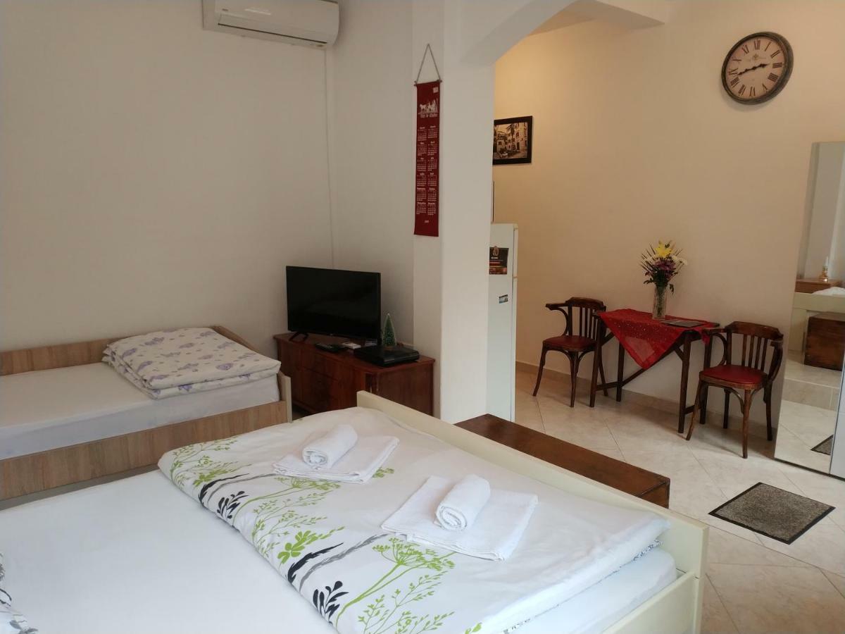 Apartment Monika Kotor Buitenkant foto